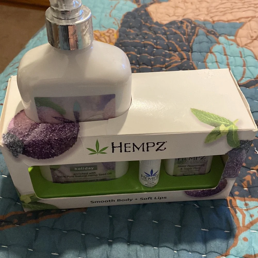 Hempz lotion soft lips kit new